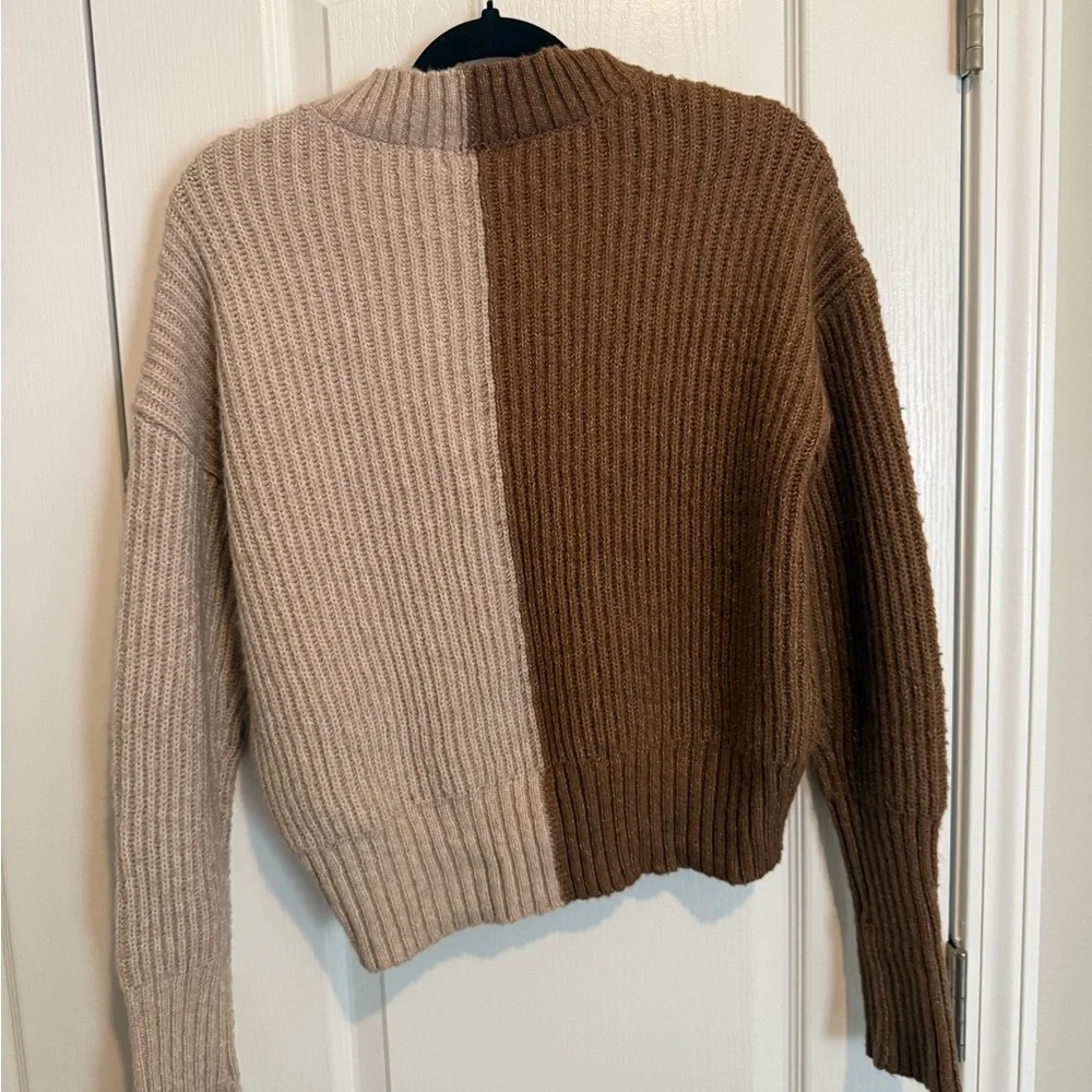Altar'd State Two-Tone Ribbed V-Neck Sweater — Brown & Beige - Picture 2 of 3